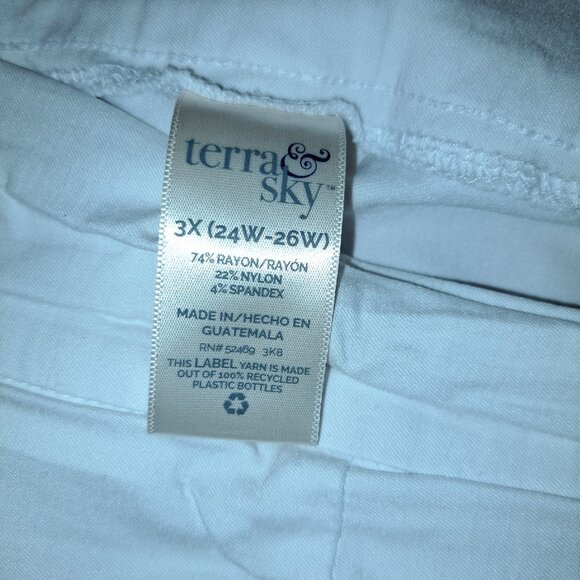 White Capri Size 3X (24W-26W) Very Stretchy *Priced to Move* - Picture 2 of 8